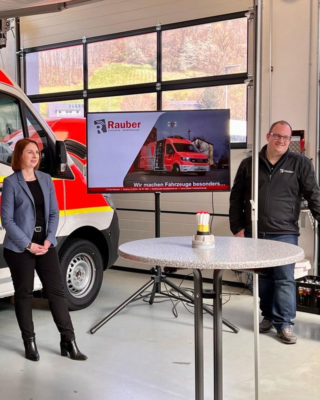 Sandra Boser MdL bei der Firma Rauber Funktechnik & Sonderfahrzeuge in Wolfach