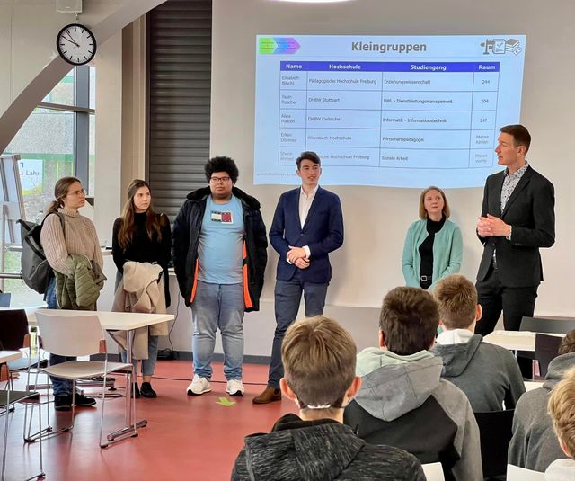 Die Berufsorientierung wird am Scheffel-Gymnasium Lahr groß geschrieben – Staatssekretärin Sandra Boser besuchte den Infotag der Schule
